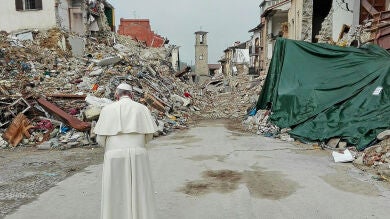 El Papa pide a los supervivientes del terremoto de Amatrice que 