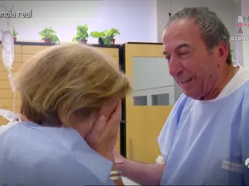 Frame 211.365871 de: La bonita sorpresa de Jose Luis Perales a una de sus fans en un hospital Frame 211.365871 de: La bonita sorpresa de Jose Luis Perales a una de sus fans en un hospital