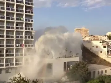 Frame 9.838663 de: Espectacular rotura de una tubería Frame 9.838663 de: Espectacular rotura de una tubería