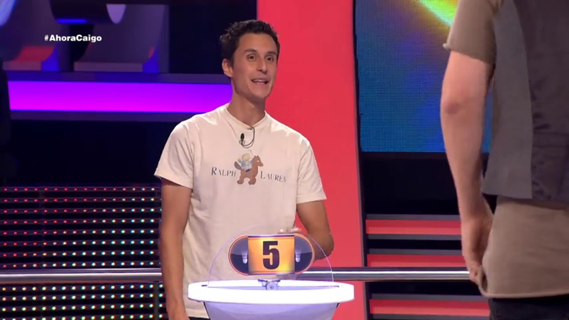 Frame 0.498276 de: Se abre el tel&oacute;n, y aparece un moj&oacute;n... &iquest;Qu&eacute; pel&iacute;cula es?