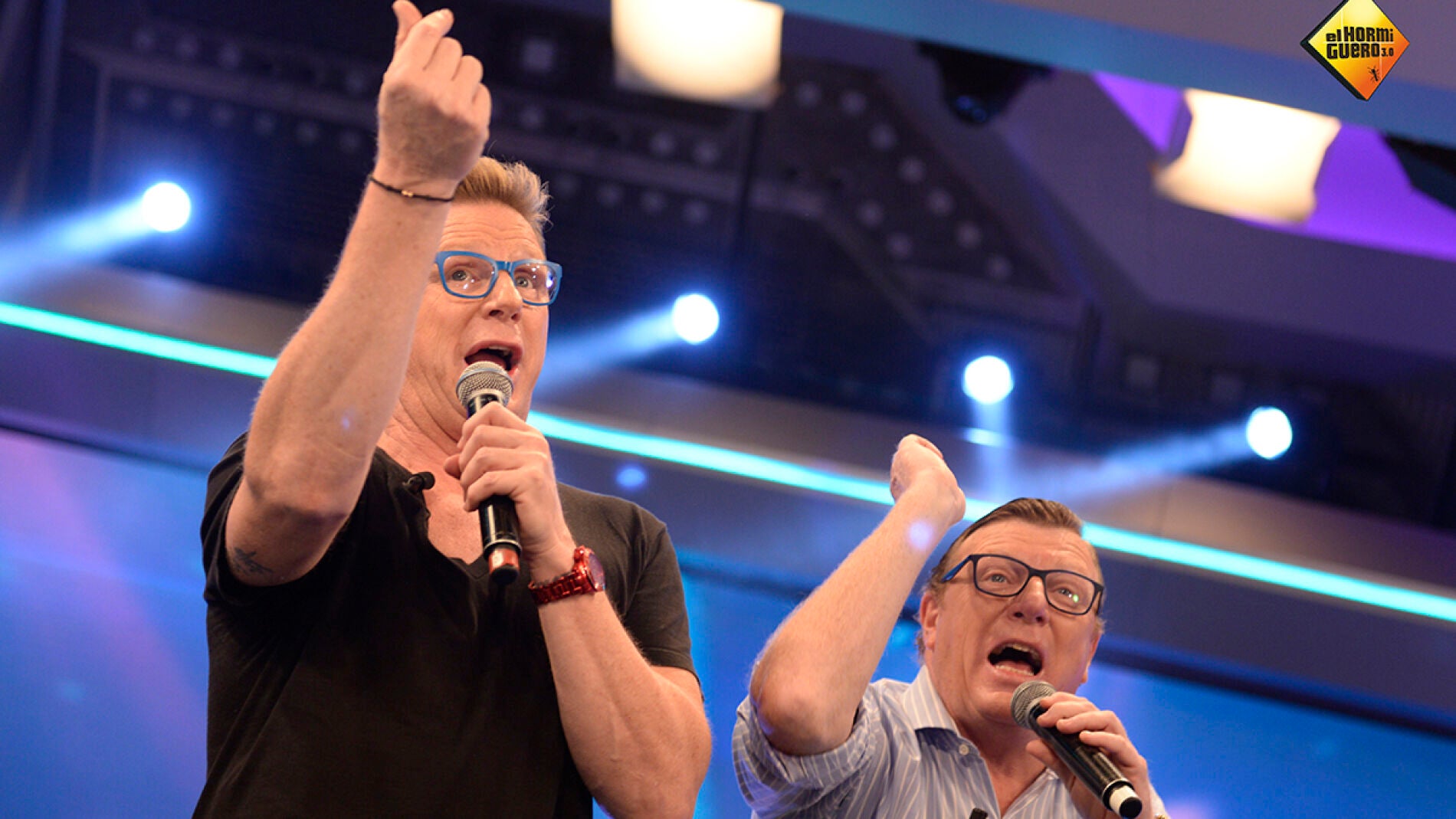 Los Morancos cantan en directo su hit, 'La Bicicleta'