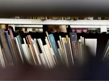 Del 36,1 por ciento que declara no leer nunca, casi la mitad dice que no lo hace porque no le interesa Del 36,1 por ciento que declara no leer nunca, casi la mitad dice que no lo hace porque no le interesa