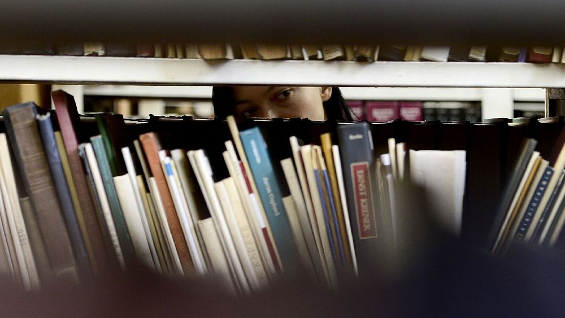 Del 36,1 por ciento que declara no leer nunca, casi la mitad dice que no lo hace porque no le interesa