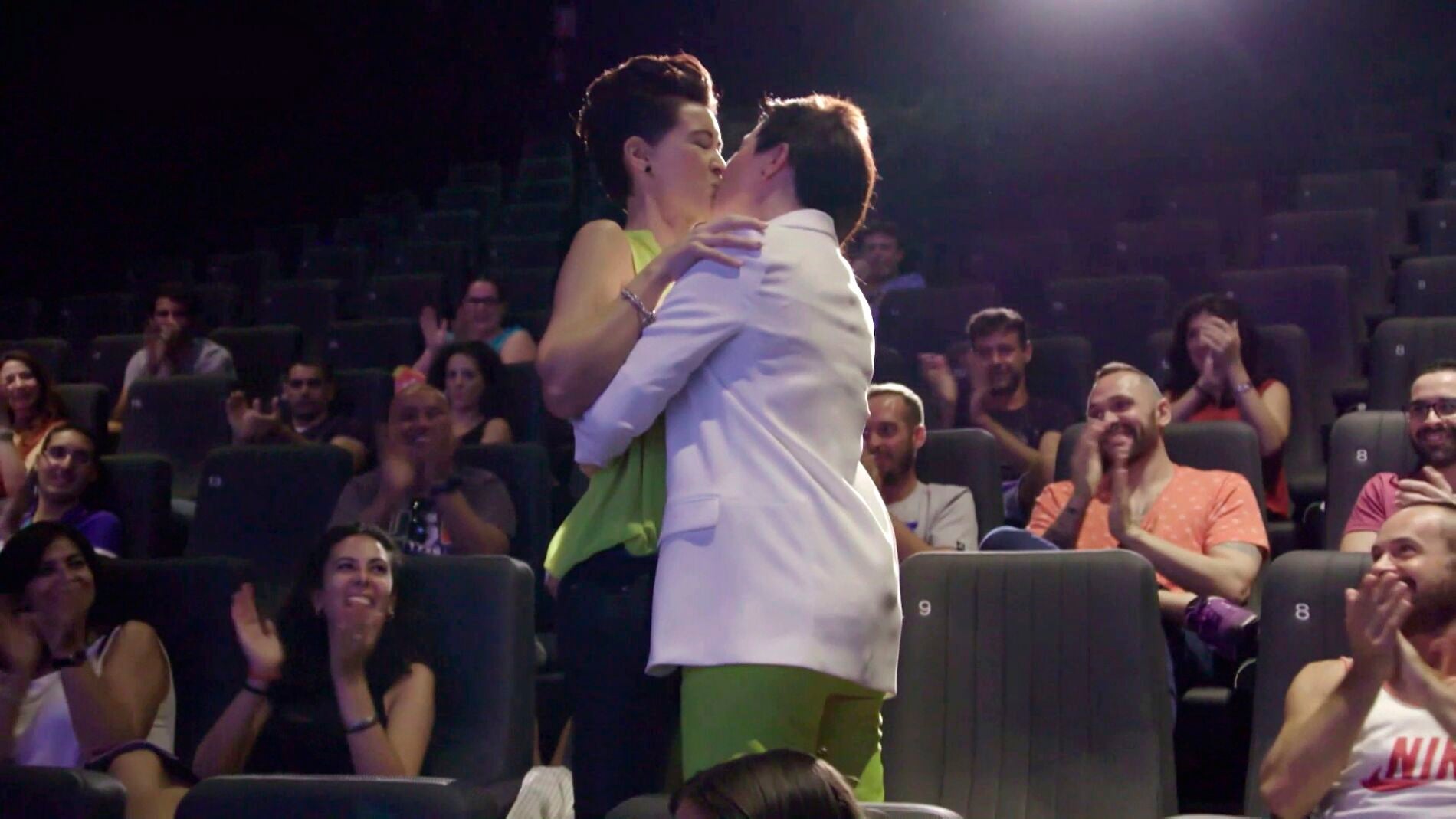 Trini y Maricarmen logran dar rienda suelta al amor tras una sorpresa de cine