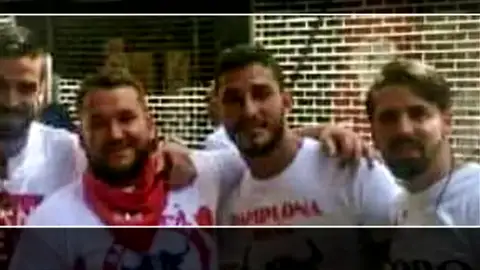 Frame 28.685538 de: Los cinco acusados de violar a una joven en San Fermín actuaron, tras la agresión, como si no hubieran hecho nada Frame 28.685538 de: Los cinco acusados de violar a una joven en San Fermín actuaron, tras la agresión, como si no hubieran hecho nada