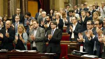 Aplausos en el Parlament de Cataluña