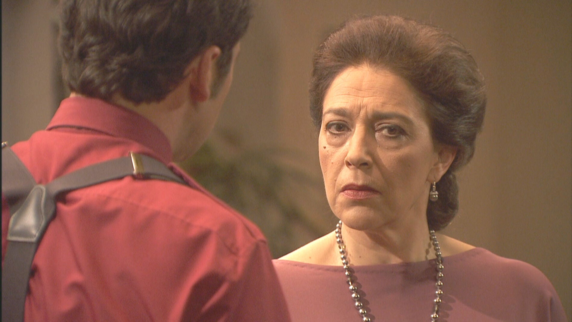 Nuevas normas de vestimenta para Francisca Montenegro