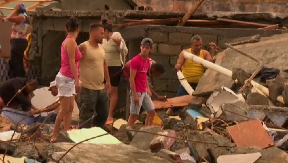 Frame 62.324 de:  El Huracán Matthew deja ya 39 muertos a su paso por el Caribe