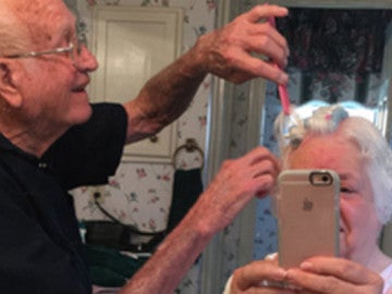 Esta pareja de abuelos, más unidos que nunca