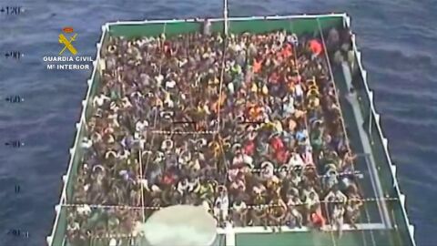 Frame 0.716054 de: La Guardia Civil rescata 1.500 personas en la costa de Libia en las &uacute;ltimas horas