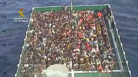 Frame 0.716054 de: La Guardia Civil rescata 1.500 personas en la costa de Libia en las últimas horas Frame 0.716054 de: La Guardia Civil rescata 1.500 personas en la costa de Libia en las últimas horas