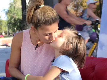 Gulden y Estref se dan un beso de amor Gulden y Estref se dan un beso de amor