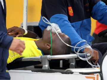 Enner Valencia, retirándose lesionado Enner Valencia, retirándose lesionado