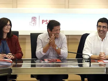 El presidente de la gestora del PSOE, Javier Fernández, durante la reunión mantenida en la sede del partido El presidente de la gestora del PSOE, Javier Fernández, durante la reunión mantenida en la sede del partido