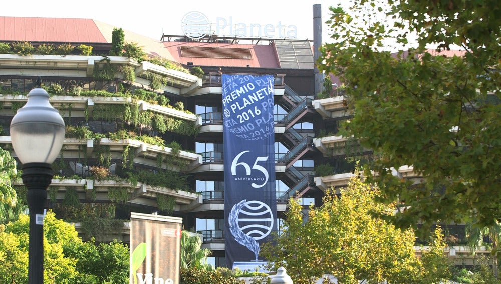 La sede de Planeta, en Barcelona, engalanada