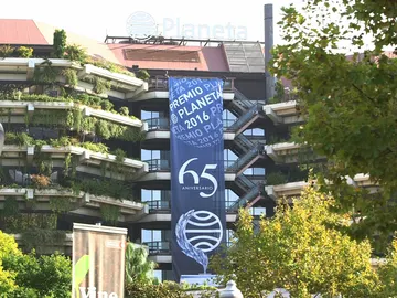 La sede de Planeta, en Barcelona, engalanada La sede de Planeta, en Barcelona, engalanada