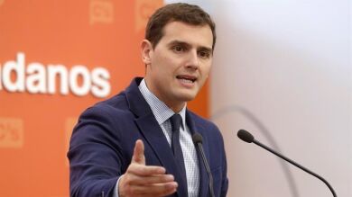 Rajoy hace un guiño a Rivera al nombrar a tres negociadores del pacto con Ciudadanos: Báñez, Nadal y Montserrat