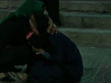 Frame 8.056516 de: Al menos 18 personas mueren en un ataque a un templo chií en Kabul
