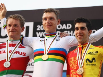 Castroviejo, en el podio junto a Tony Martin y Vasil Kiryienka