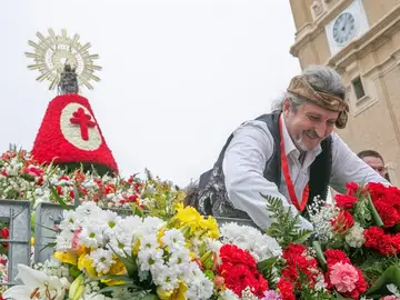 Ofrenda de flores a la Virgen del Pilar Ofrenda de flores a la Virgen del Pilar