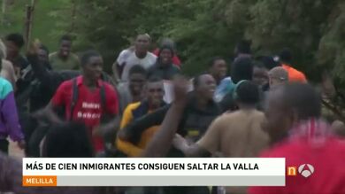 Un centenar de inmigrantes saltan la valla de Melilla y logran entrar en suelo español