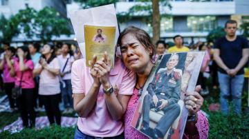 Los tailandeses lloran la muerte de su Rey