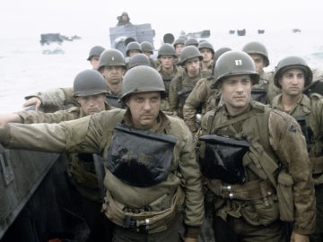 Tom Sizemore y Tom Hanks en 'Salvar al soldado Ryan'