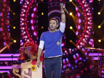 David Guapo se pone en la piel de Chris Martin acompañado de un piano para interpretar "Hymn of the weekend" David Guapo se pone en la piel de Chris Martin acompañado de un piano para interpretar "Hymn of the weekend"