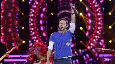 David Guapo se pone en la piel de Chris Martin acompañado de un piano para interpretar 