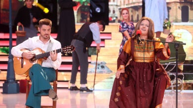 Yolanda Ramos interpreta 'Un pueblo es' como María Ostiz
