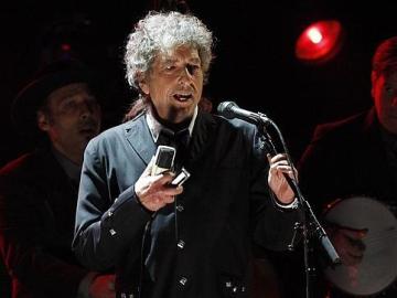 Bob Dylan se enfada con uno de sus fans por intentar grabar su tropiezo