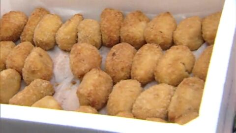 Frame 17.408577 de: La propuesta "Croquetas ilegales" propone aprovechar las sobras de los comedores escolares