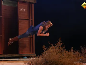 Patricia Montero nos enseña cómo saltar de un tren en marcha Patricia Montero nos enseña cómo saltar de un tren en marcha