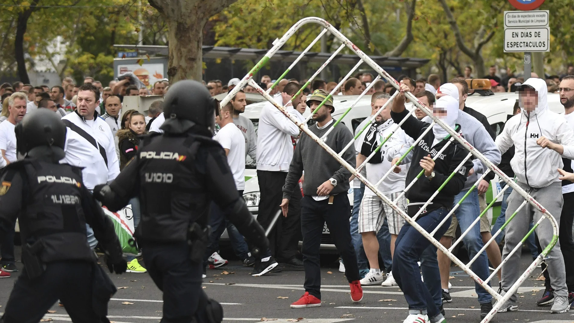 Los aficionados del Legia, antes del partido contra el Real Madrid