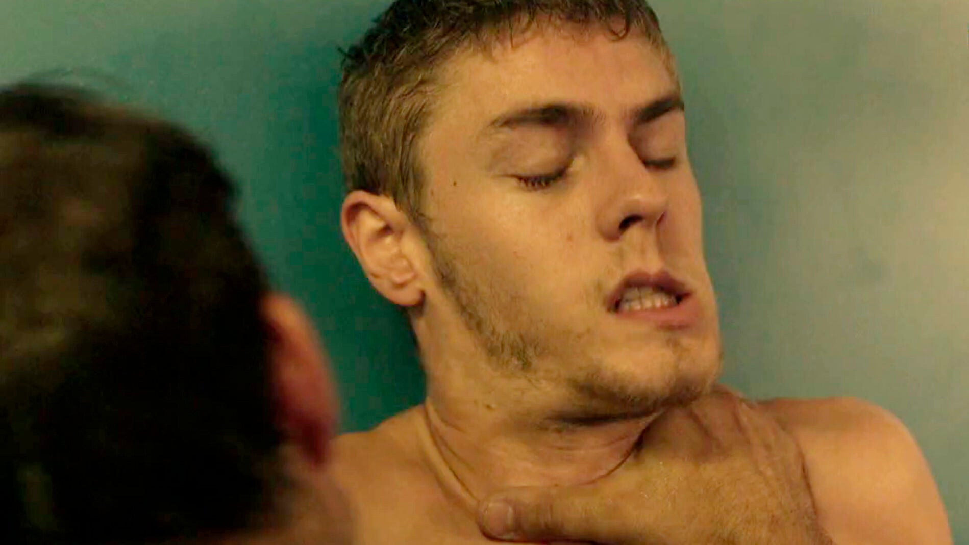 Fernando recibe una brutal paliza en las duchas de c&aacute;rcel