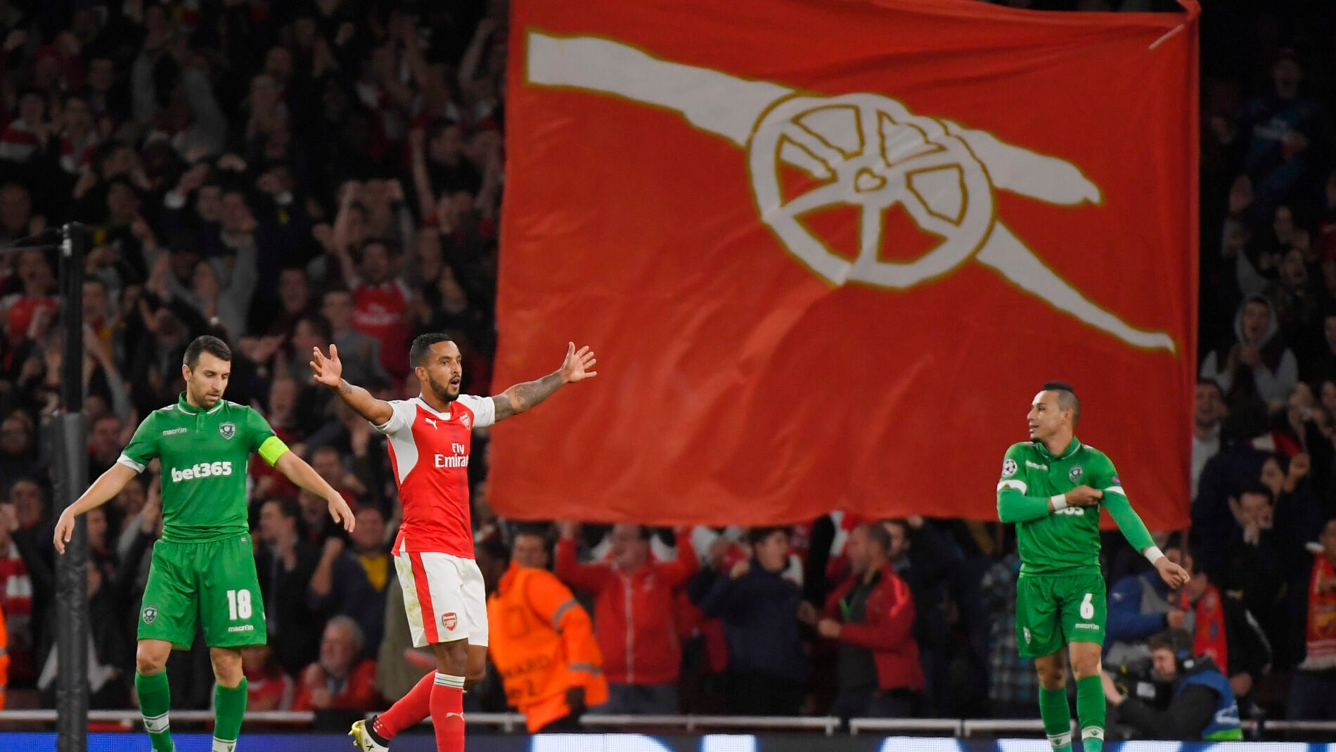 Walcott celebra su gol contra el Ludogorets