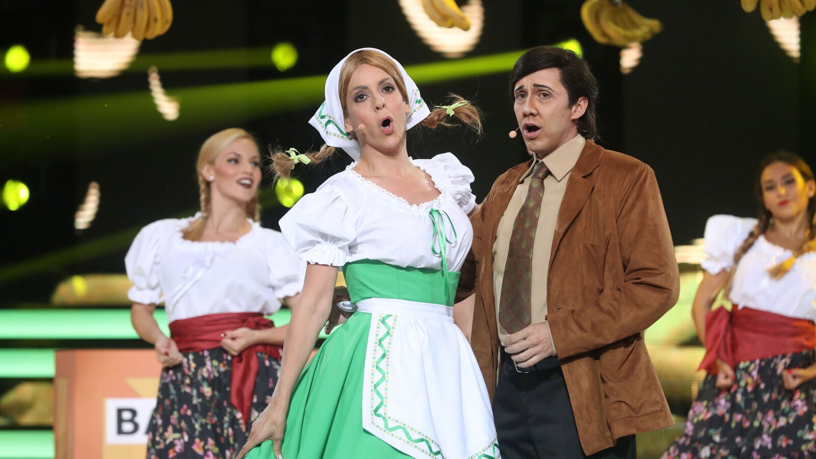 Canco imita a Luis Aguilé junto a Ruth Lorenzo haciendo de 'Juanita Banana'