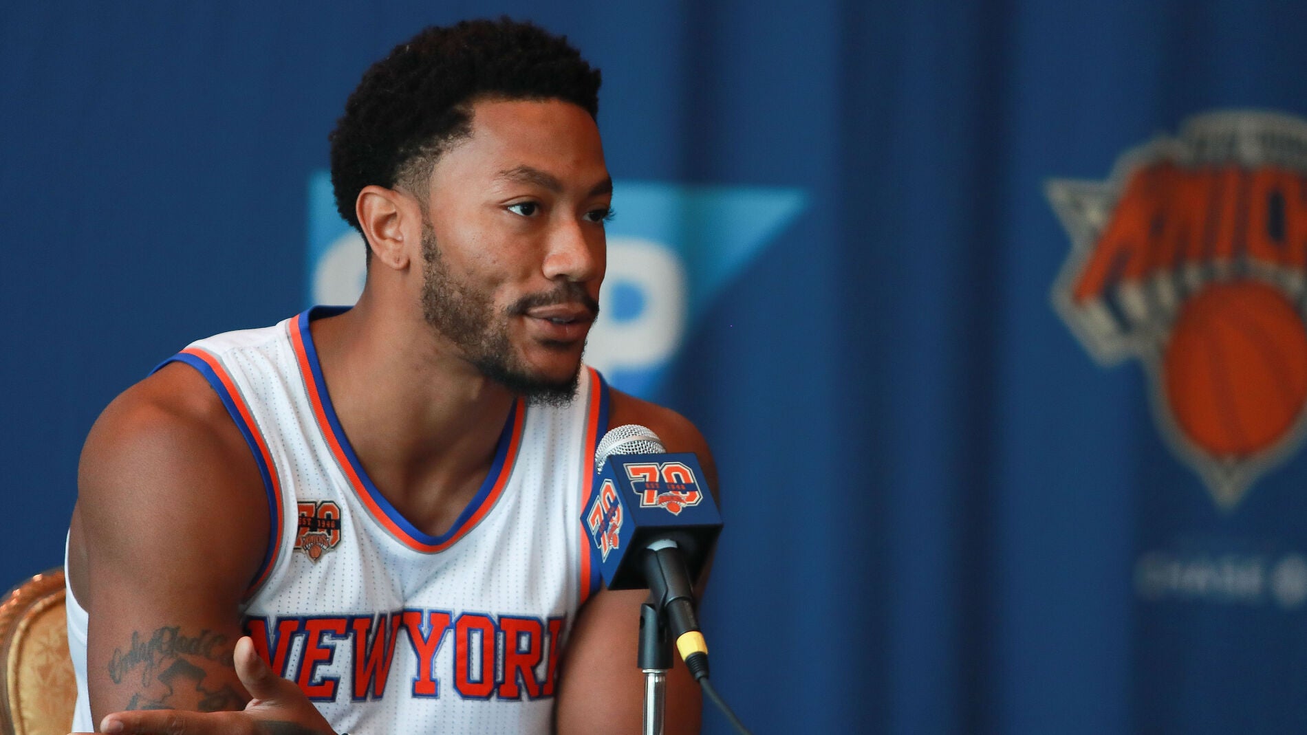 Derrick Rose, en mitad de una rueda de prensa