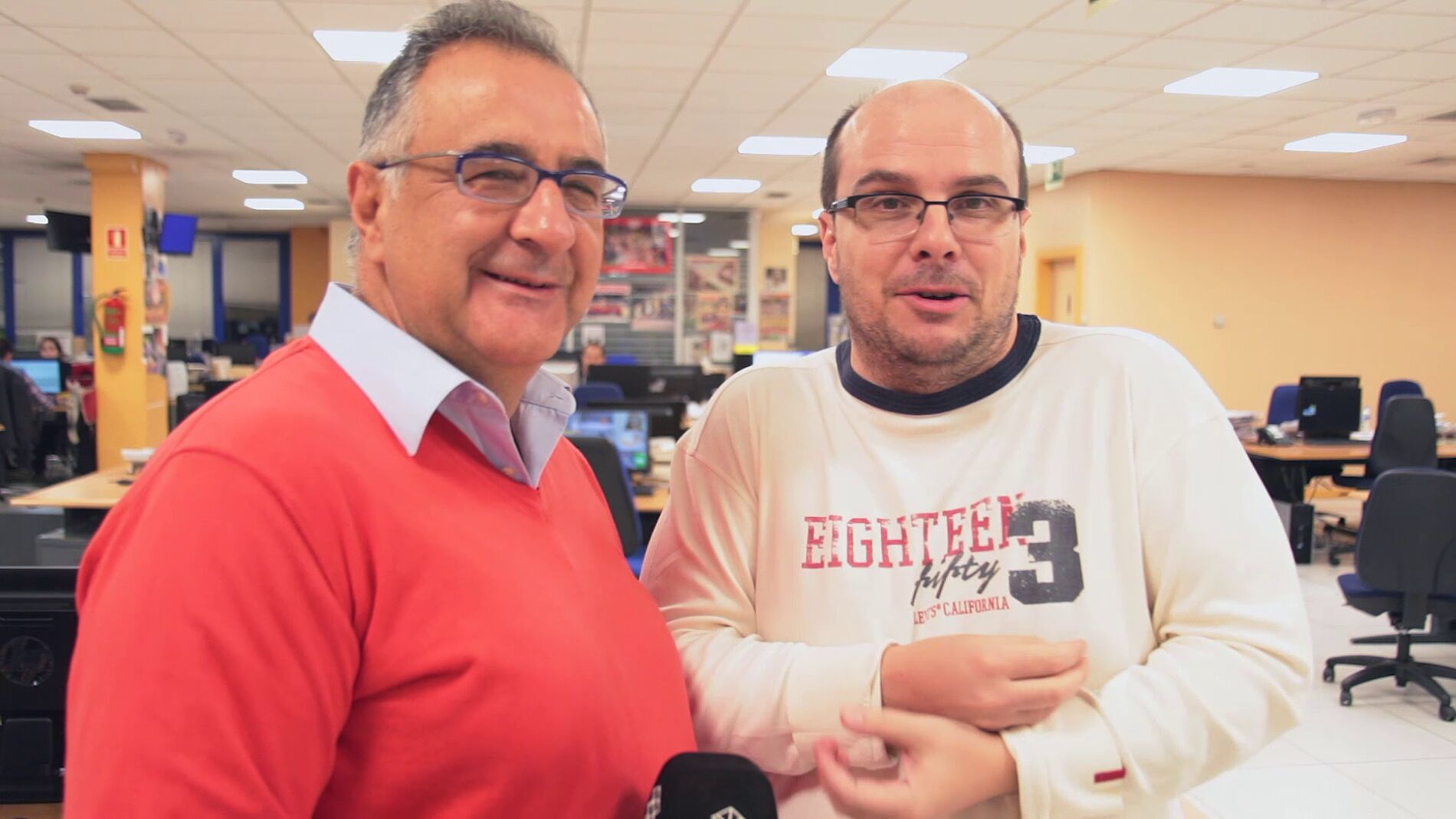 Mister Chip y Roberto G&oacute;mez en la redacci&oacute;n de Onda Cero