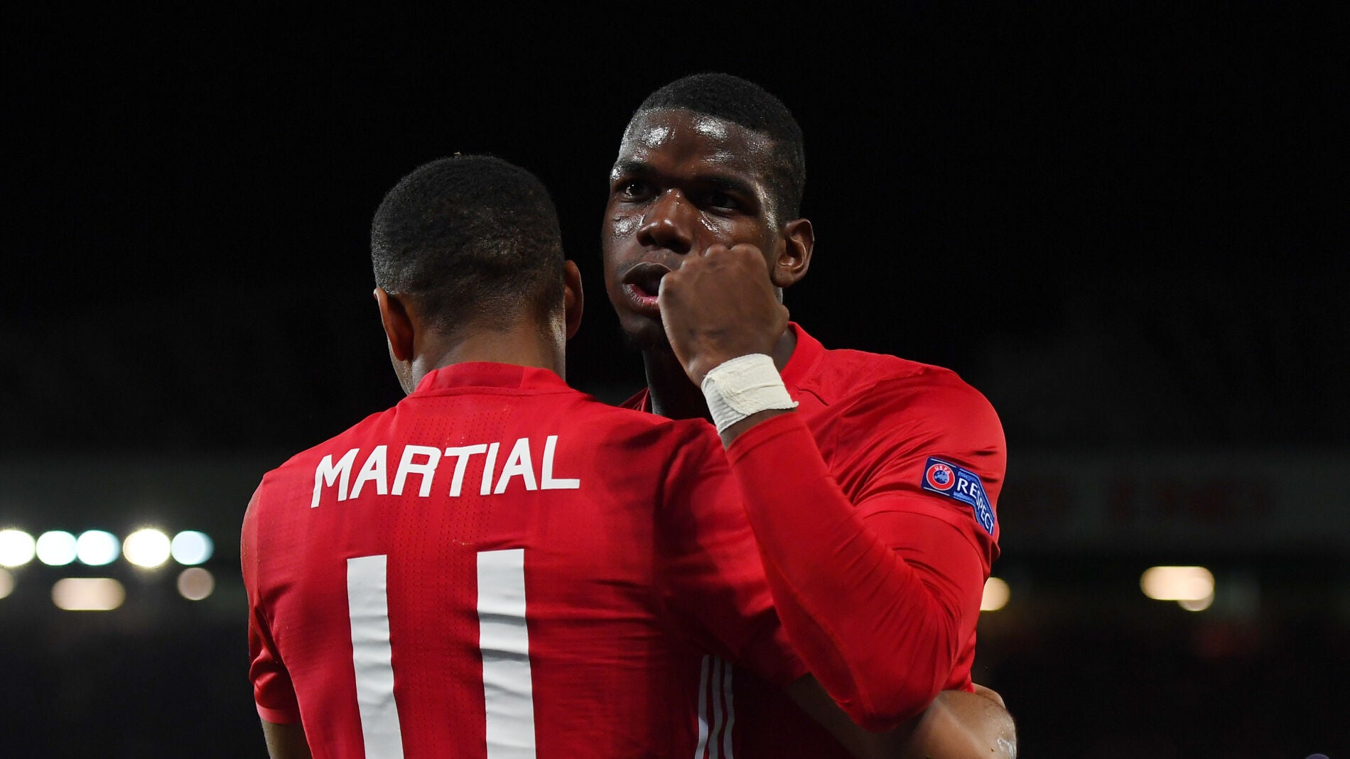 Pogba celebra uno de sus goles contra el Fenerbahce