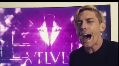 Adrián Lastra interpreta la cabecera de 'Velvet' en 'Spanglish'