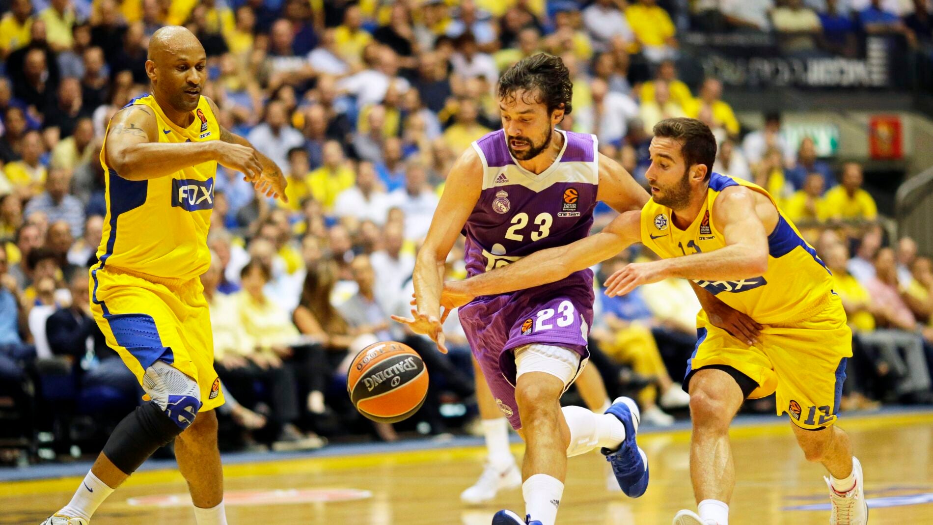 Sergio Llull ante Yogev Ohayon del Maccabi Tel Aviv 