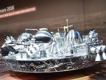 Vista de una maqueta del módulo Schiaparelli en el pabellón de la Agencia Espacial Europea Vista de una maqueta del módulo Schiaparelli en el pabellón de la Agencia Espacial Europea