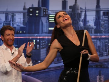 Pilar Rubio supera un nuevo reto en 'El Hormiguero 3.0' aprendiendo a jugar al billar imposible