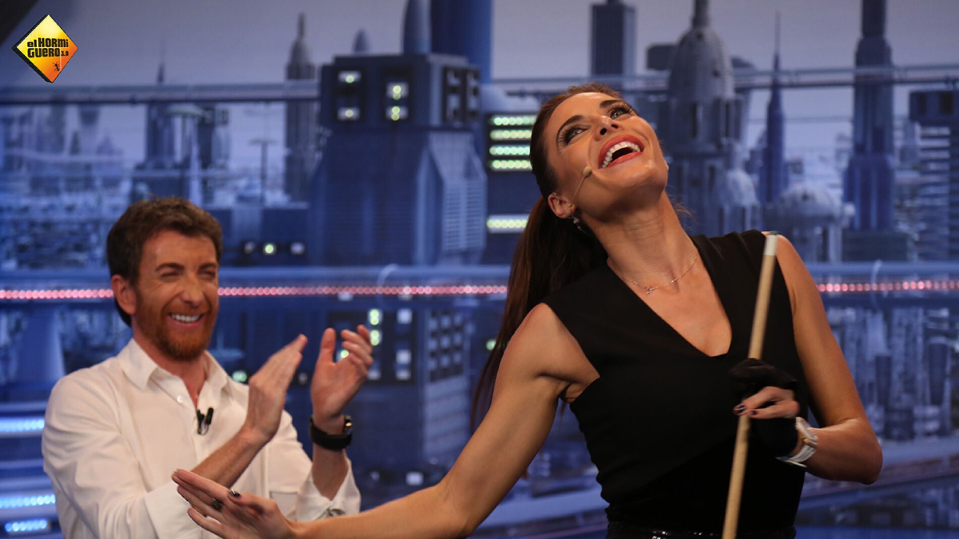 Pilar Rubio supera un nuevo reto en 'El Hormiguero 3.0' aprendiendo a jugar al billar imposible