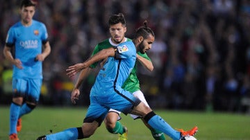 Douglas, en un partido con el Barcelona