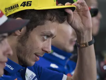 Valentino Rossi, en una rueda de prensa junto a Márquez y Lorenzo Valentino Rossi, en una rueda de prensa junto a Márquez y Lorenzo