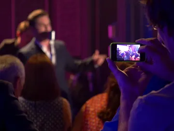 Bustamante tras las cámaras del 'King's Road Club' Bustamante tras las cámaras del 'King's Road Club'