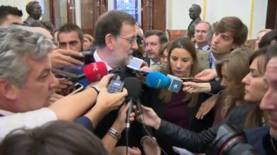 Rajoy se solidariza con Felipe González y solo Podemos justifica el escrache