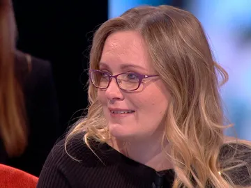 Descubre que tiene una hermana y la encuentra en 'El amor está en el aire' Descubre que tiene una hermana y la encuentra en 'El amor está en el aire'